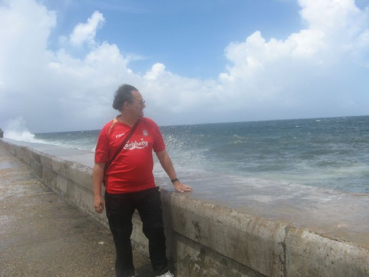 la mer se dchaine sur le Malecon