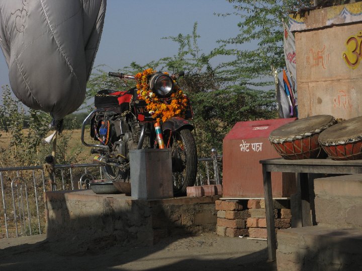 Le Sanctuaire Bullet Baaba  Chotila village