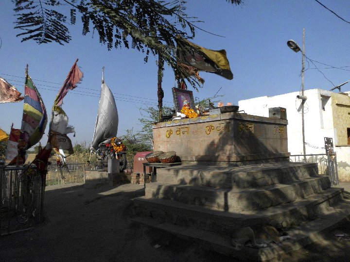 Le Sanctuaire Bullet Baaba  Chotila village