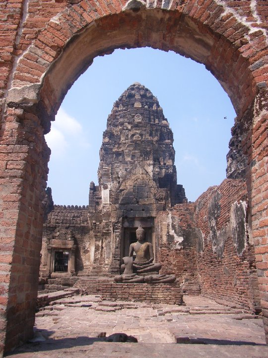 Lopburi : Prang Sam Yod: le Bouddha