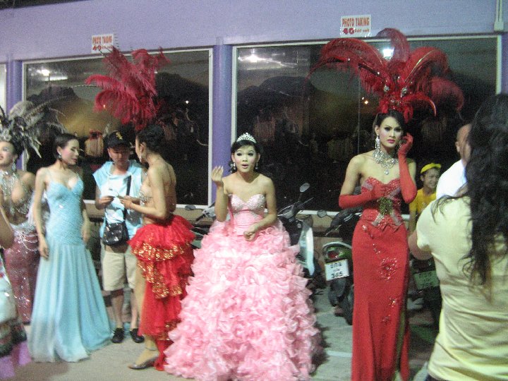 fminine ou masculine ? http://www.marcarine.be/voyages/Thailande_circuit/79.Ladyboys/index.php