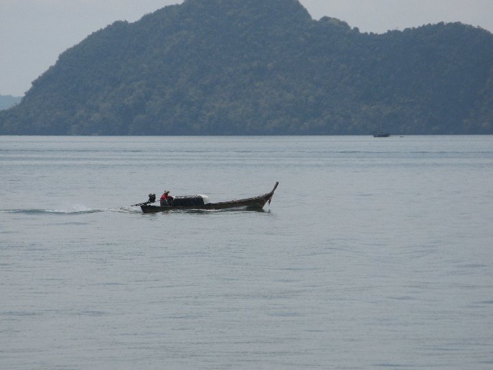 Long tail boat