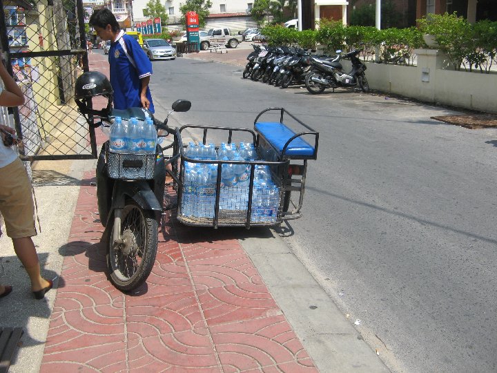 je viens livrer l'eau